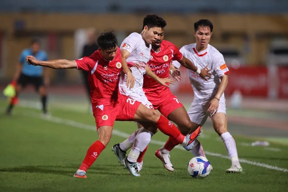 V-League quy tụ 14 đội, mỗi đội thi đấu 26 trận trong mùa giải